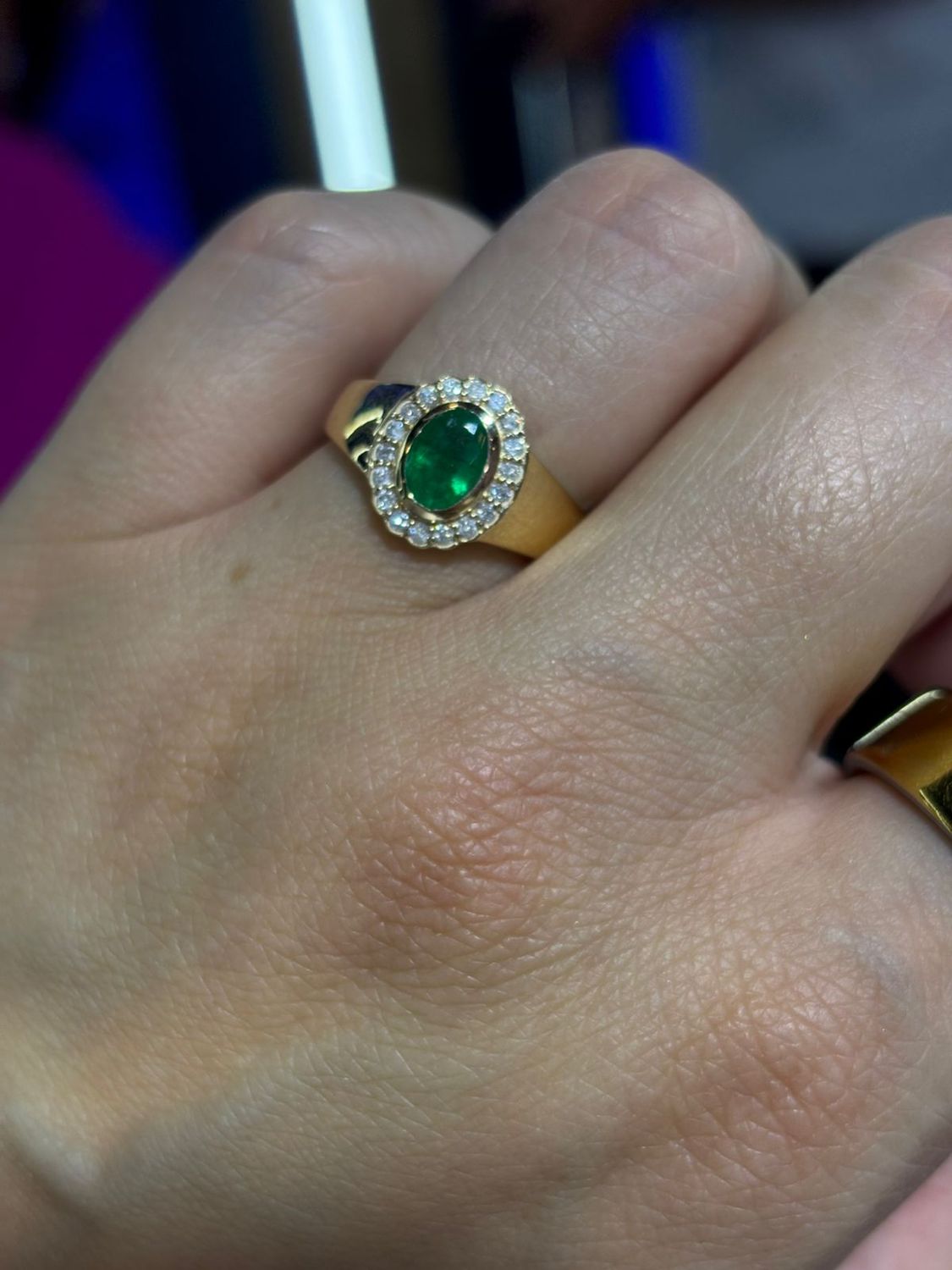 ​Anillo Esmeralda y Diamantes