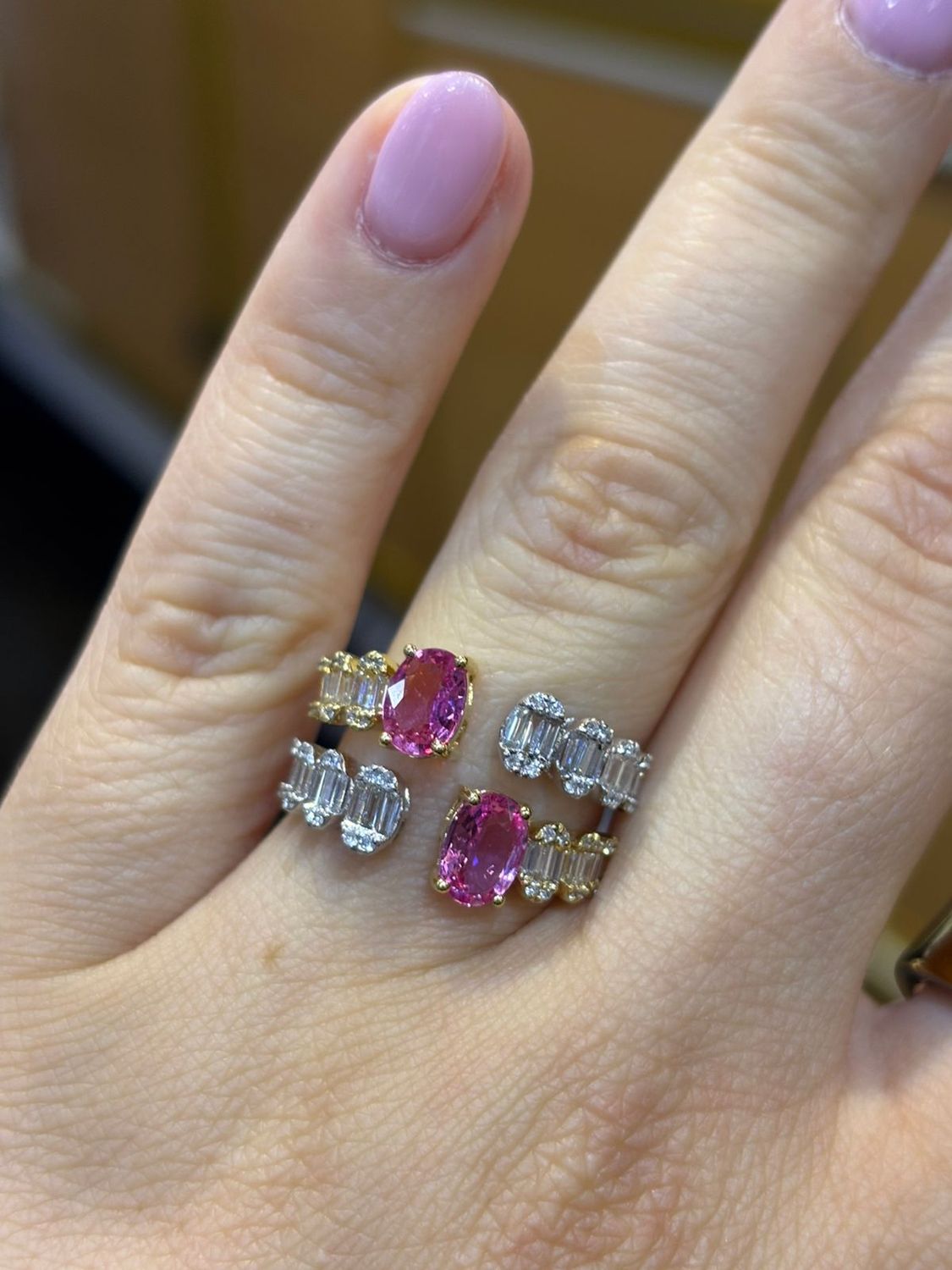 ​Anillo Zafiros Rosas y Diamantes