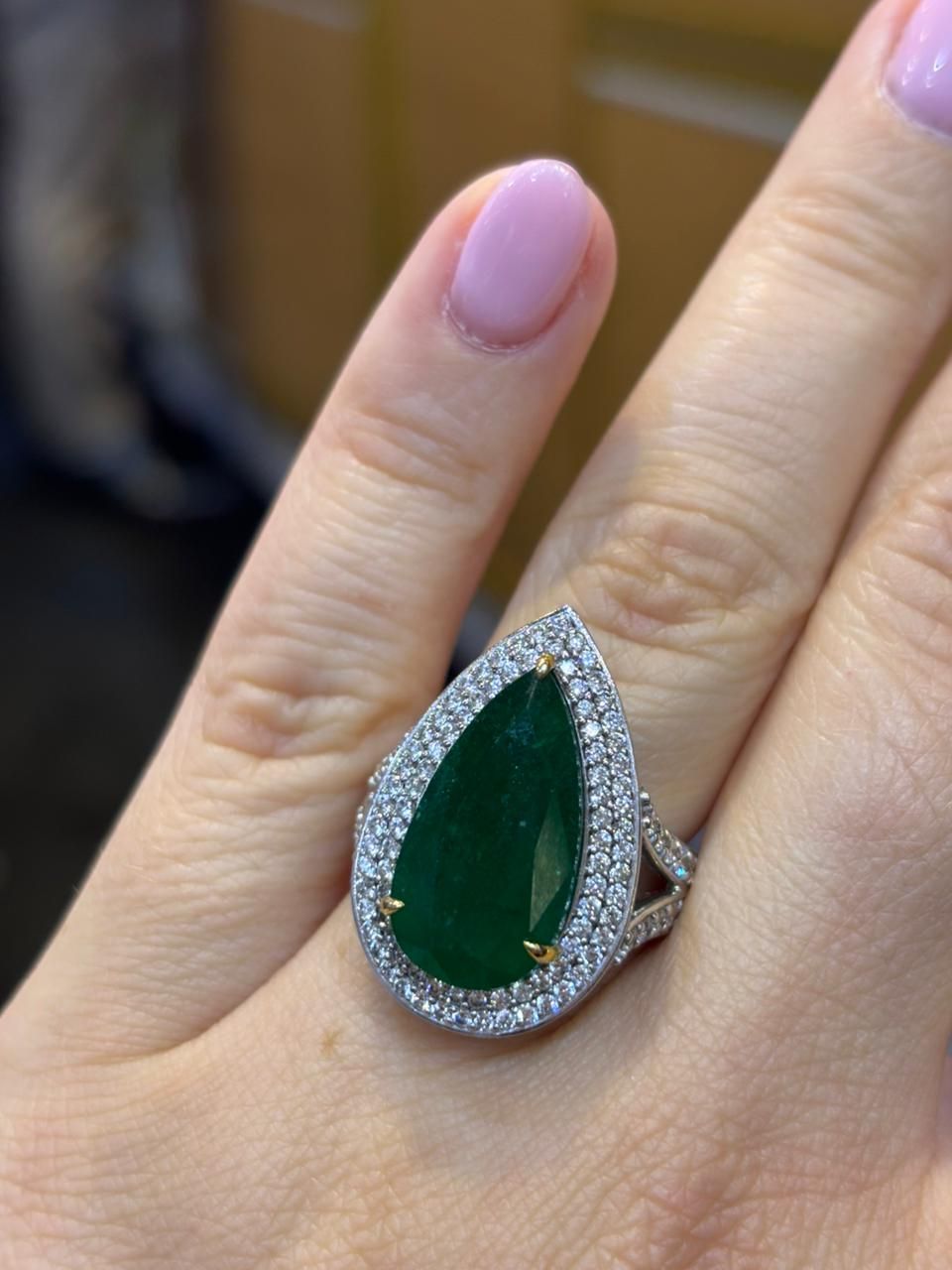 ​Anillo Esmeralda y Diamantes