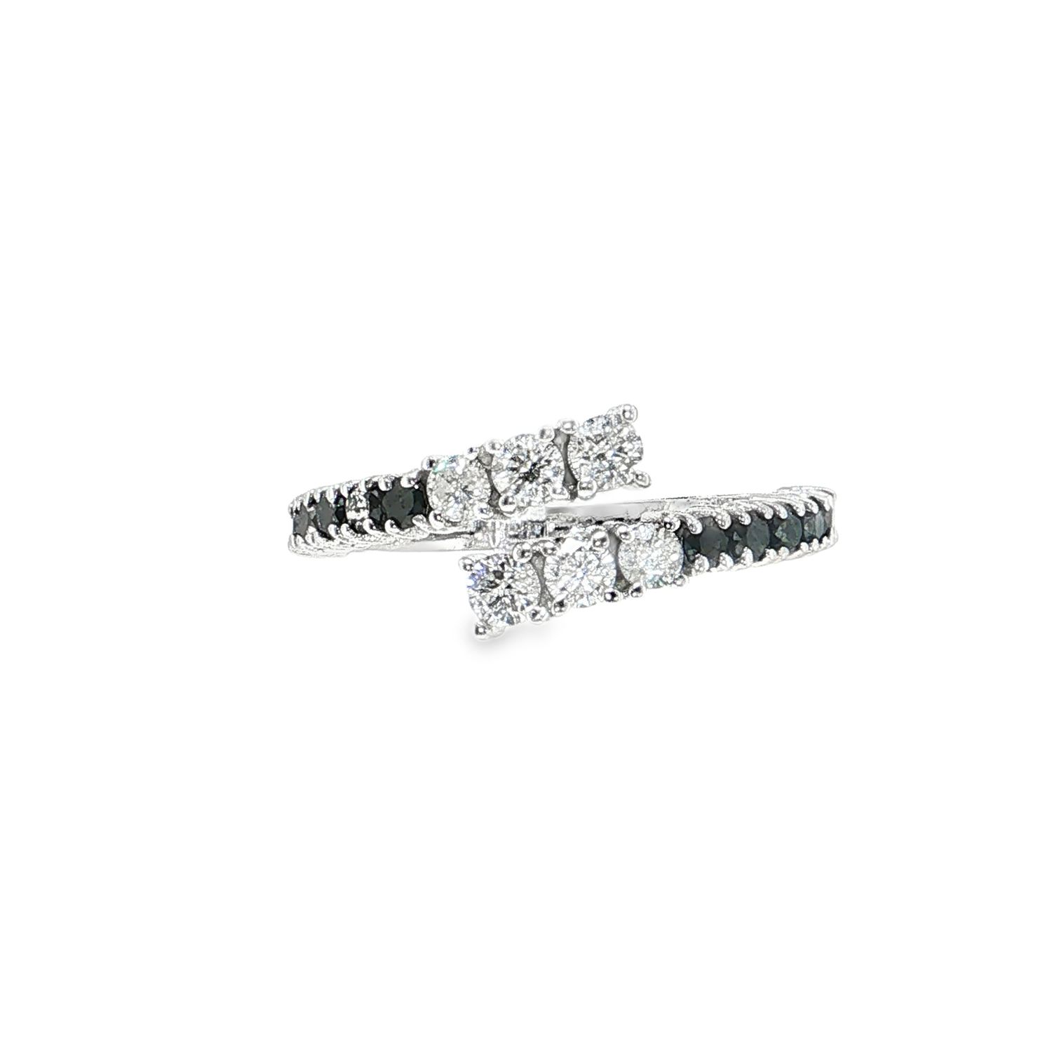 ​Anillo Diamantes Negros y Blancos
