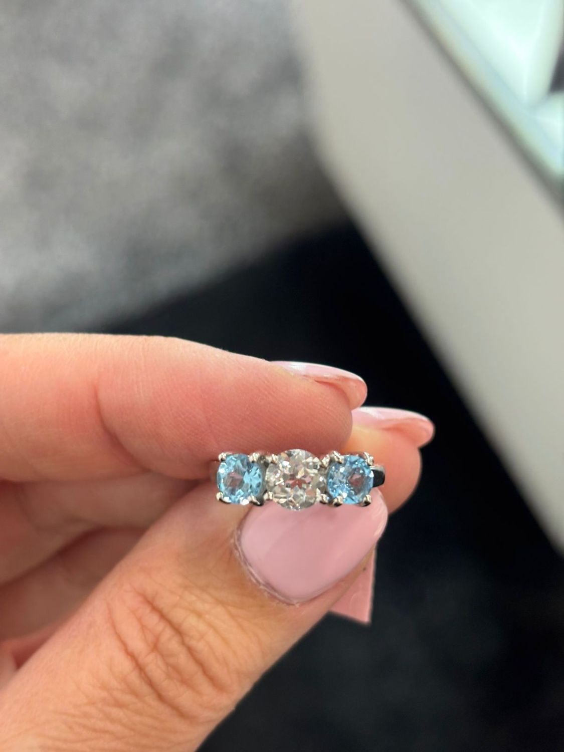​Anillo Topacios Azules y Blancos