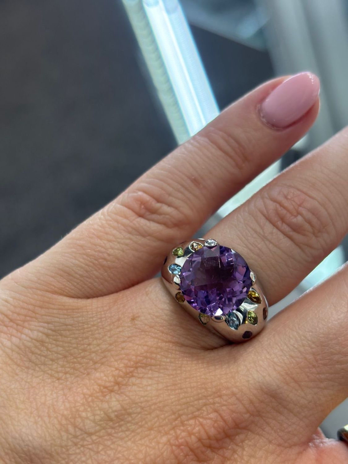 ​Chuky Ring Amatista y Piedras Semipreciosas