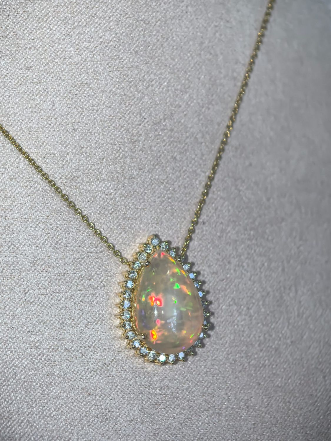 ​Collar Opalo y Diamantes