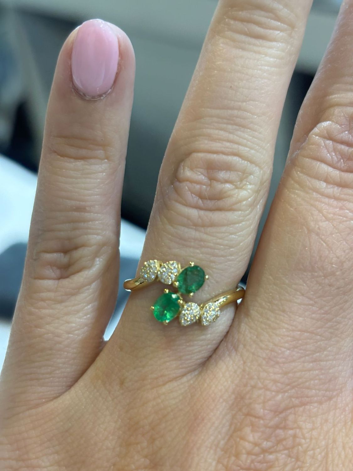 ​Anillo Esmeraldas y Diamantes