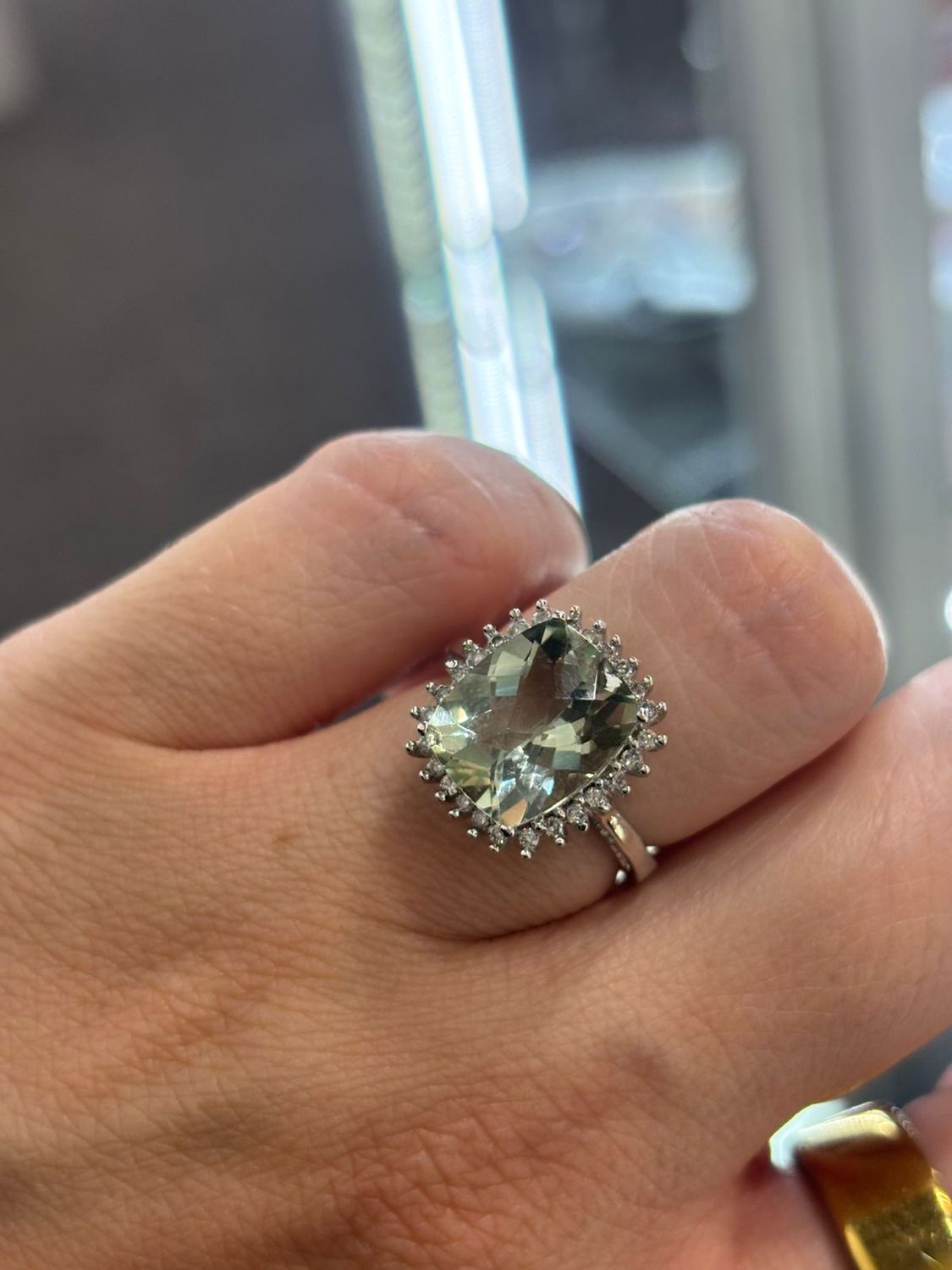 ​Anillo Amatista Verde y Diamantes