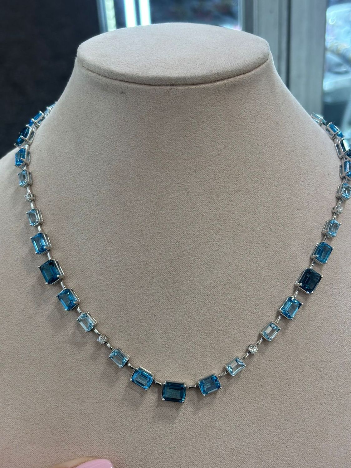 ​Collar Topacios Azules,​ London Blue y​ Azules Suizos y Diamantes