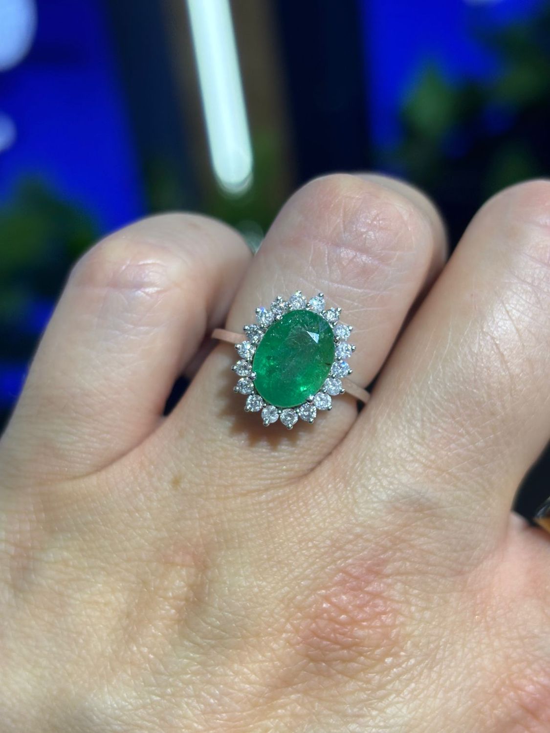 Anillo​ Lady Di Esmeralda y Diamantes