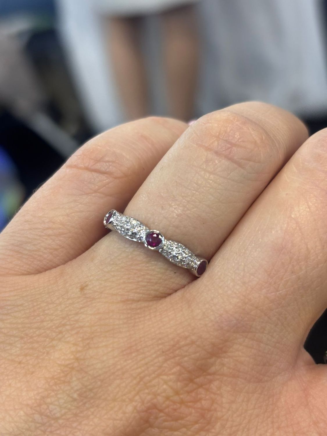 ​Anillo Rubíes y Diamantes