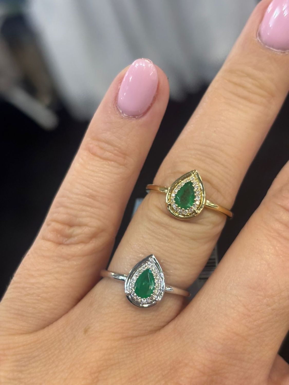 Anillo Esmeralda y Diamantes