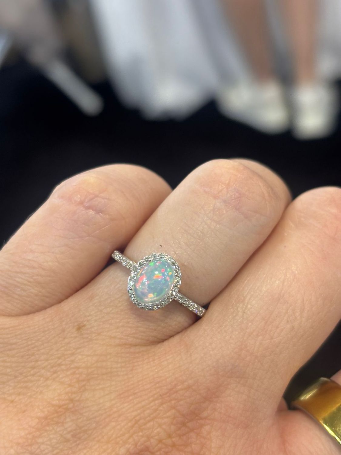 ​Anillo Opalo y Diamantes