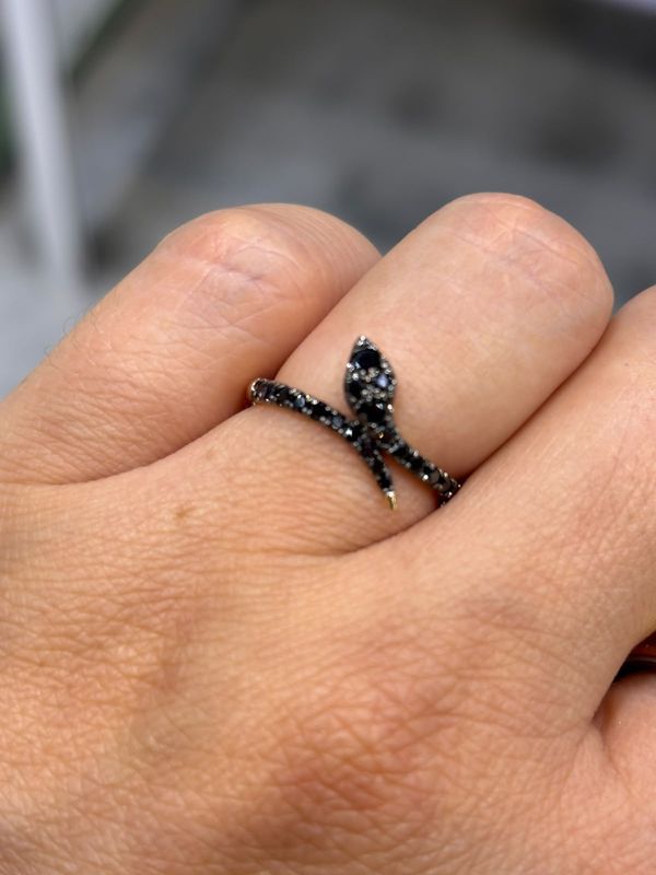 Anillo Víbora Diamantes Negros