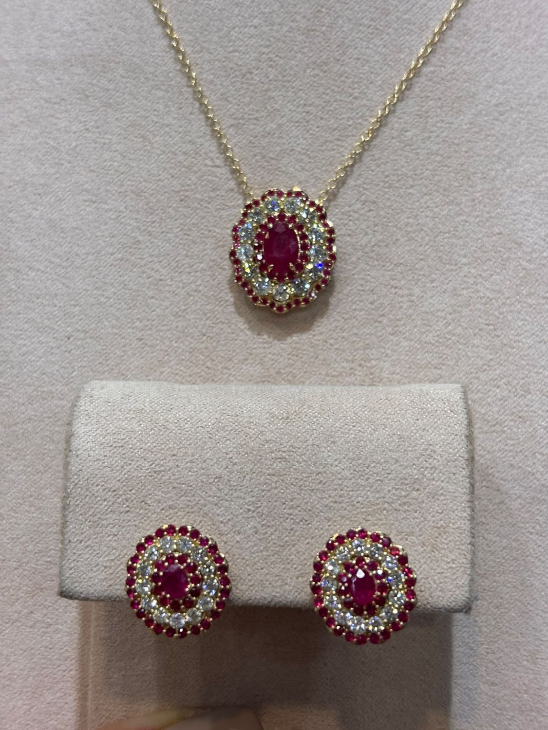 Set Collar y Aretes Rubíes y Diamantes