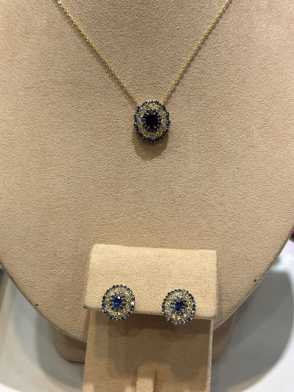 Set Collar con Aretes Zafiros y Diamantes