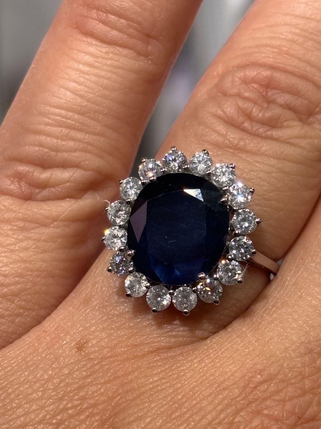 Anillo Zafiro y Diamantes
