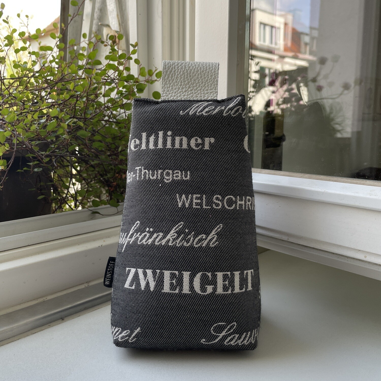 Österreichische Rebsorten anthrazit