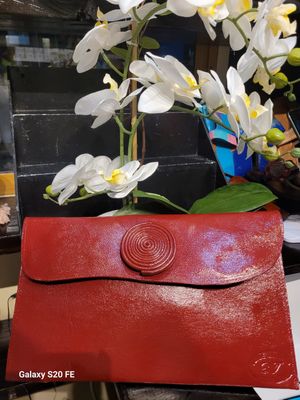 Red Med Clutch