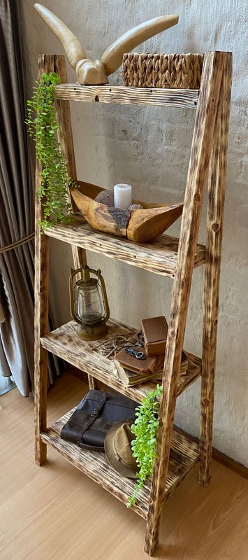 Pluteum - Rustic weathered ladder shelve