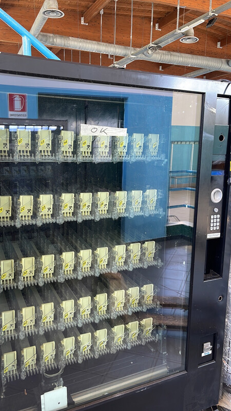 G drink 9 Vendo Sanden usato