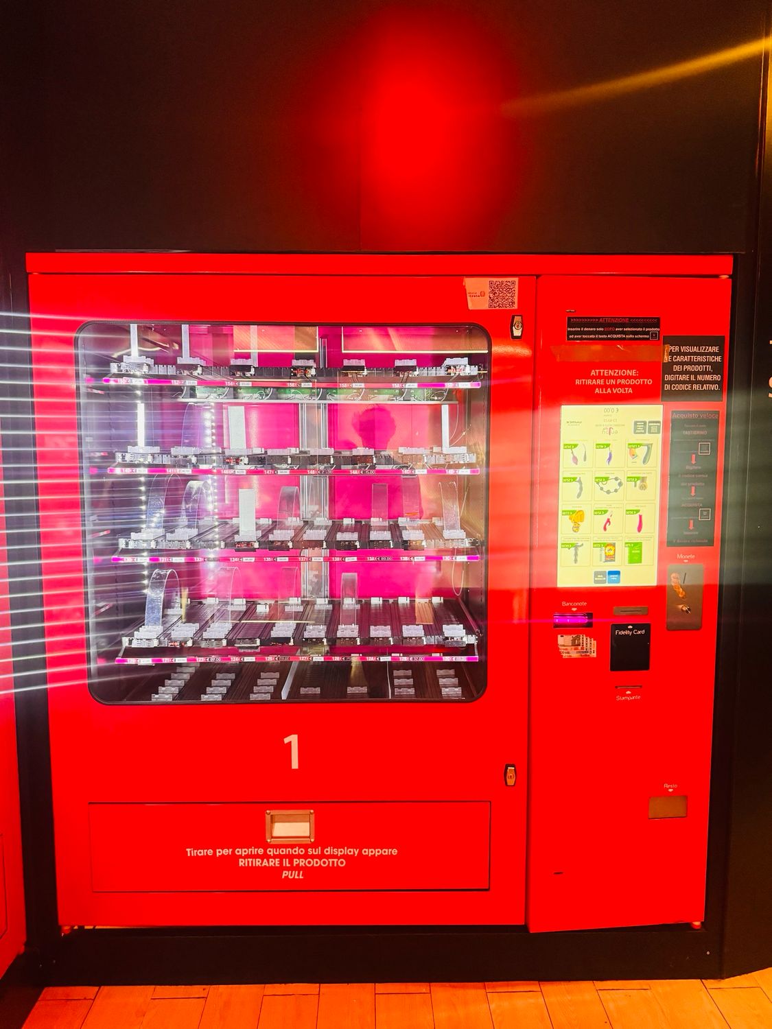 Distributore automatico magex multiprodotto market supermercato parafarmacia