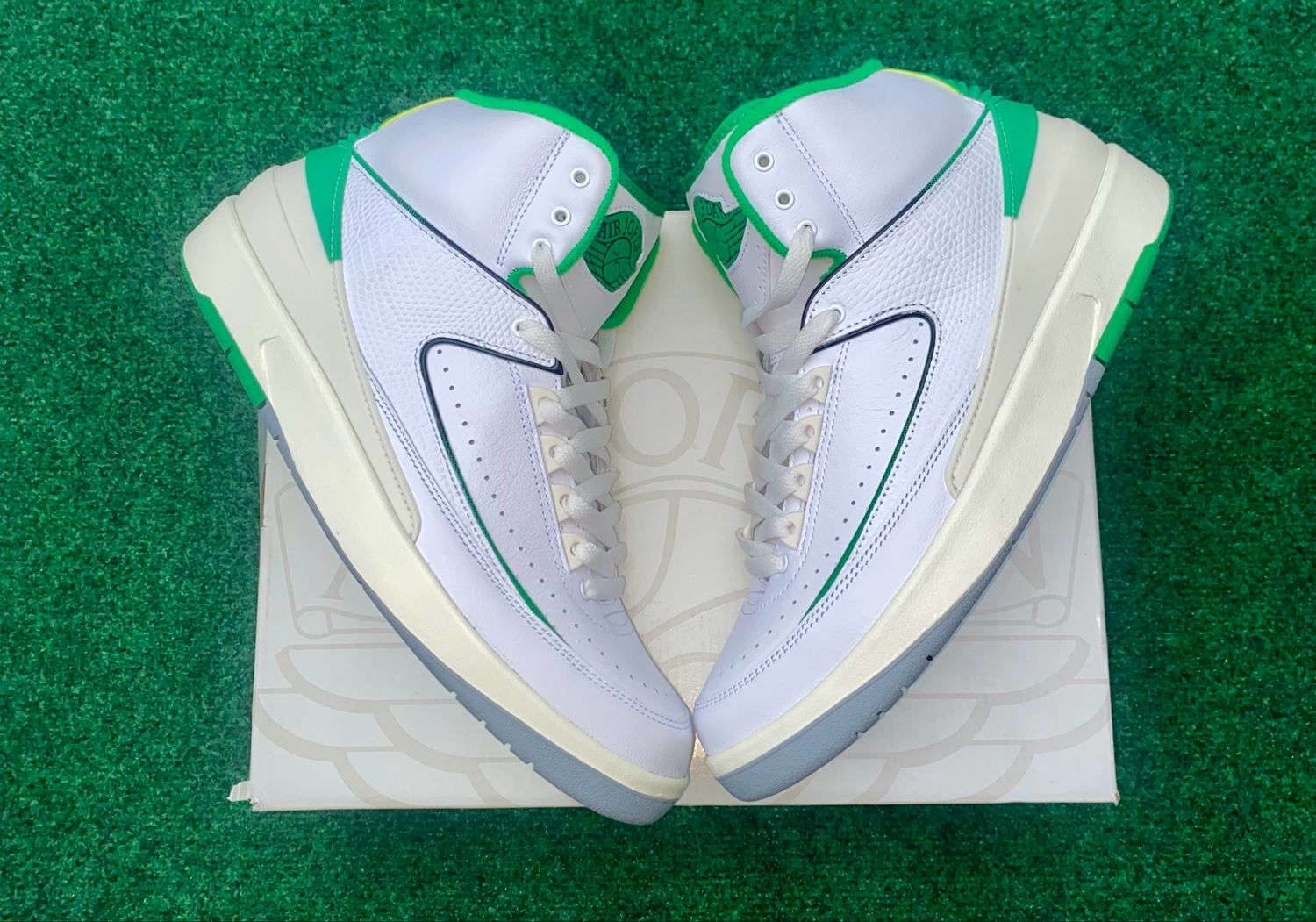 Air Jordan Retro 2 Lucky Green Sz 10