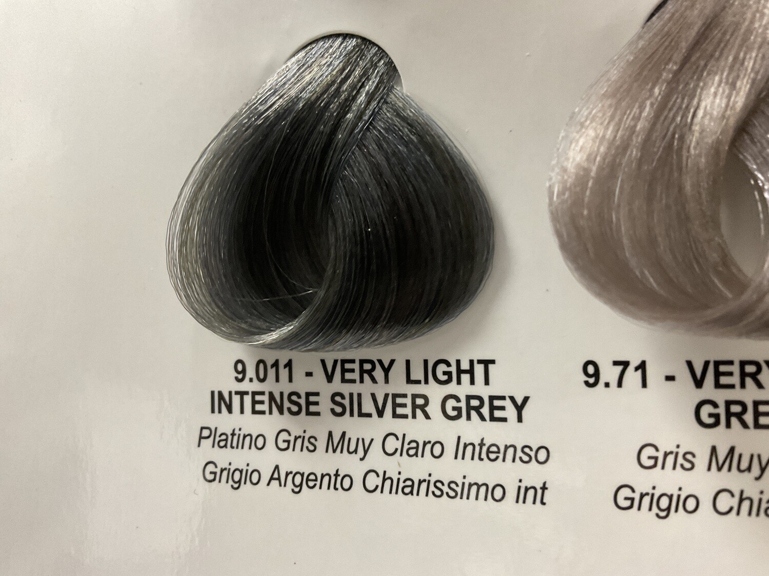 Lady Republic Hair Color Very Light Intense Silver Grey 9.011