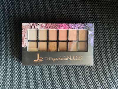 J2 Eyeshadow Nudes (01)
