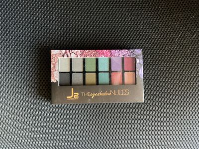 J2 Eyeshadow Nudes (03)