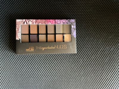 J2 Eyeshadow Nudes (04)