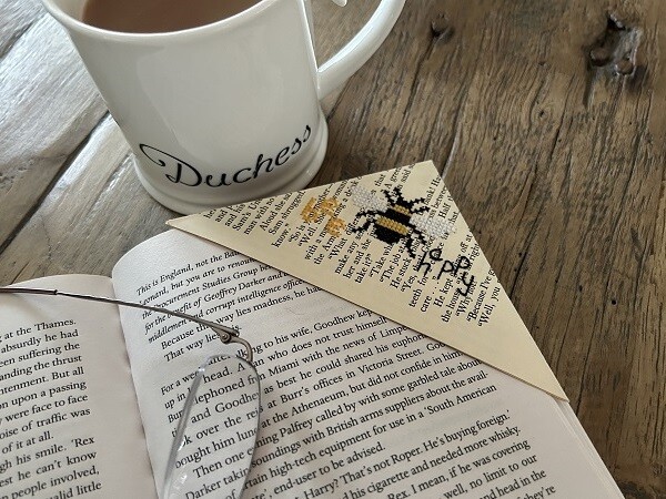 Bee Happy Bookmark Kit