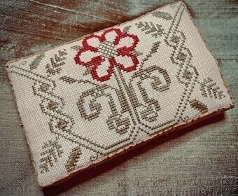 Arcaded Pansy Pyn Pillow