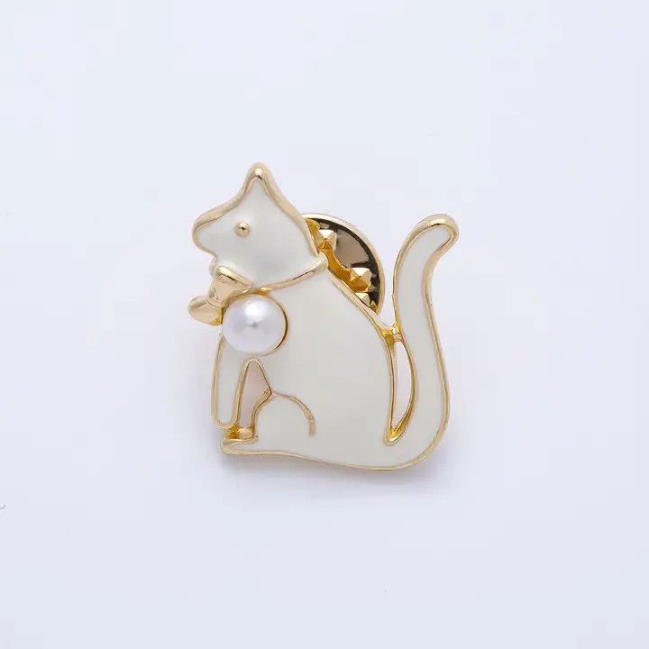 Kitten Brooch, Color: White, Size: O/S