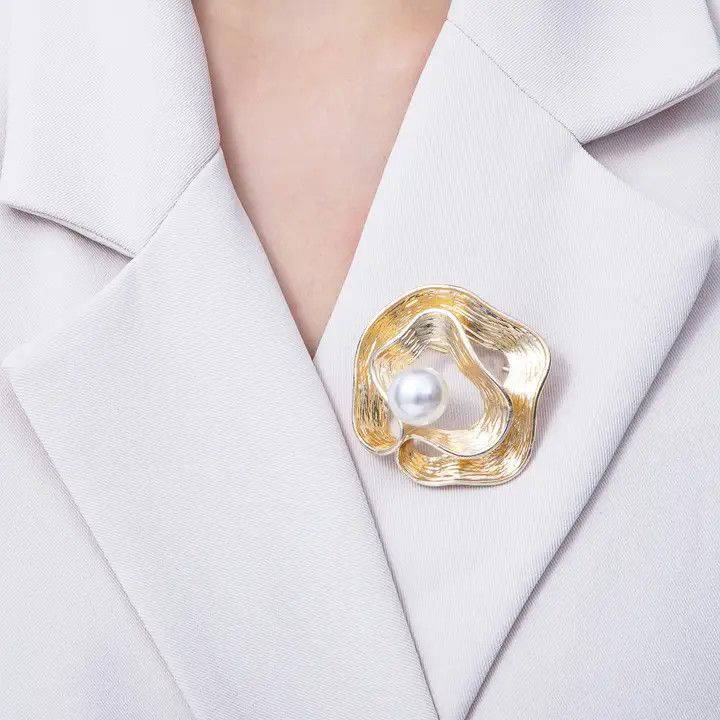 Geo Foil Brooch, Color: Pearl, Size: O/S