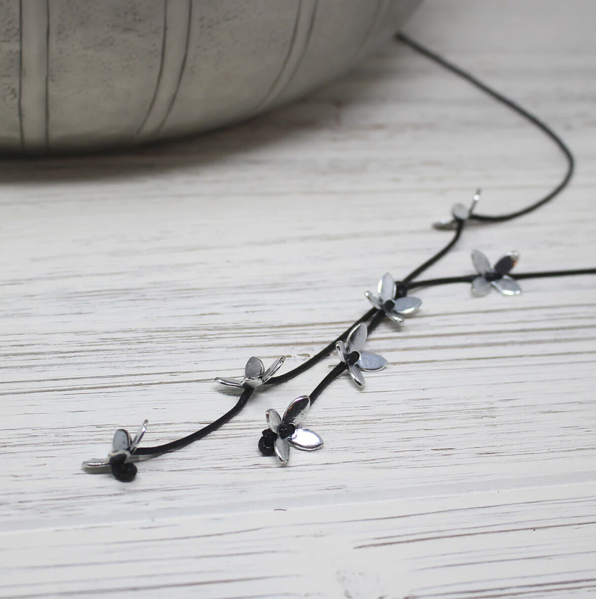 🇨🇦 Daisy Lariet Necklace
