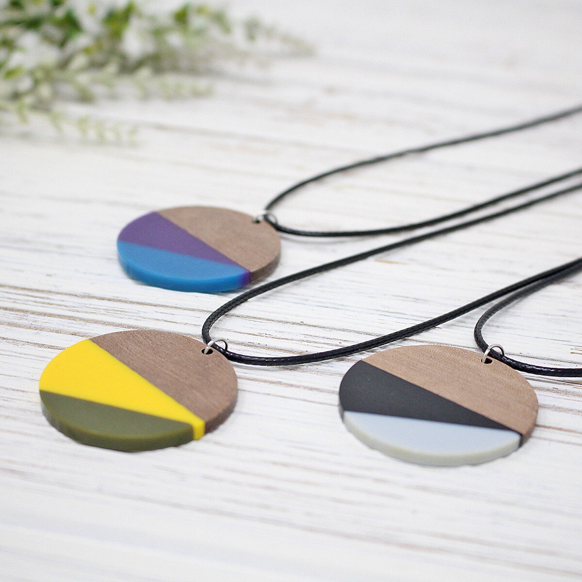 🇨🇦 Natural Wood + Resin Necklace (3 colours)