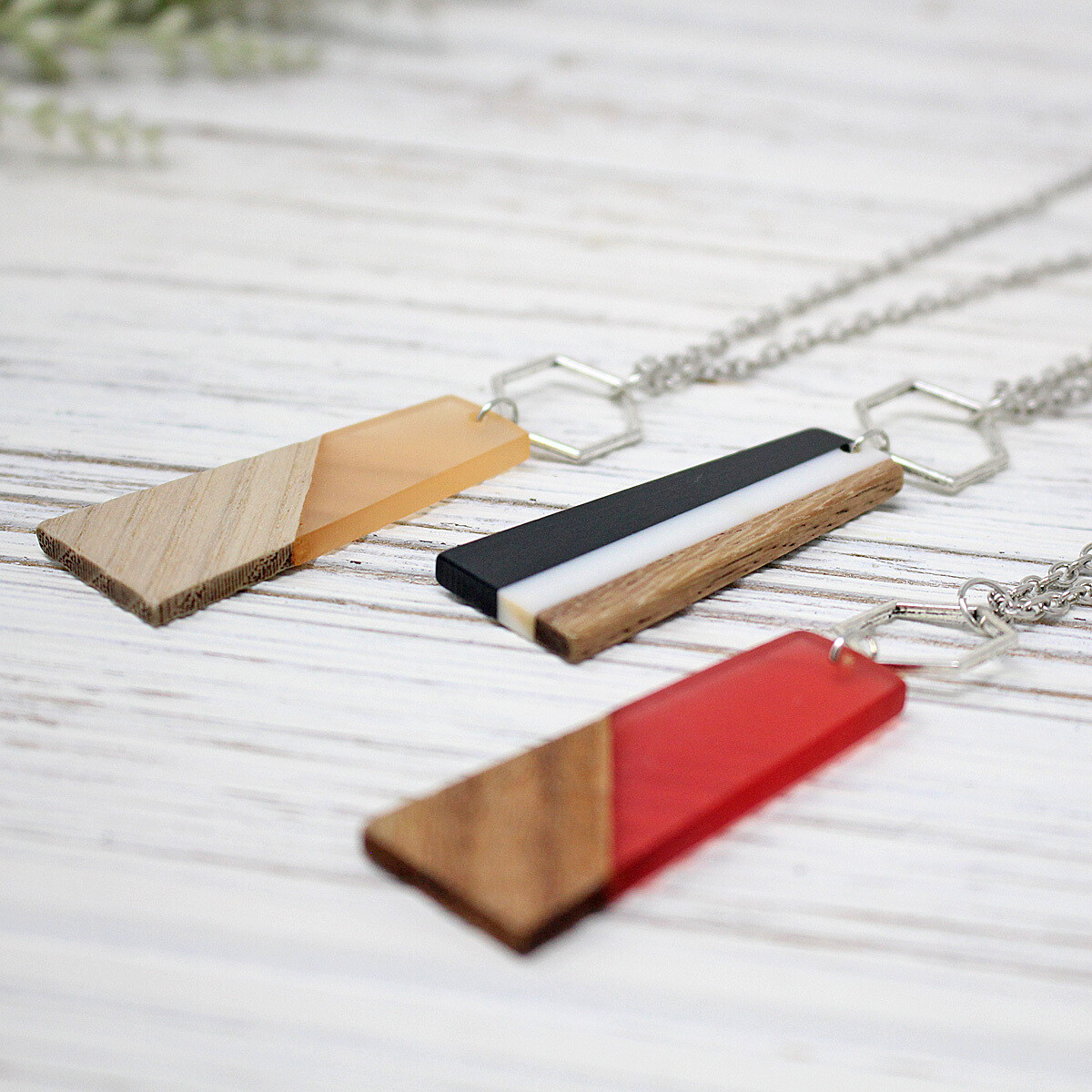 🇨🇦 Wood + Resin Long Necklace