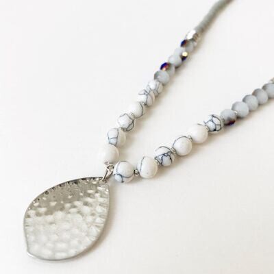 🇨🇦 Hammered Pendant &amp; Stone Necklace (3 colours)