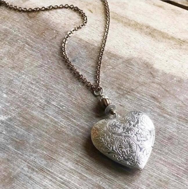 🇨🇦 Heart Locket Necklace