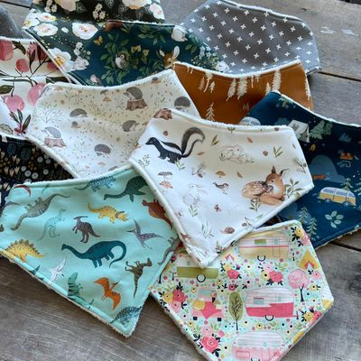 🇨🇦 Patterned Handkerchief, Bib, Minky Back, O/S