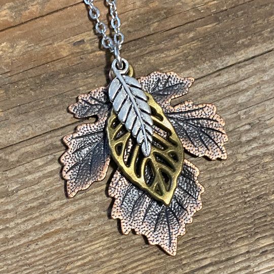 🇨🇦 Triple Leaf Necklace
