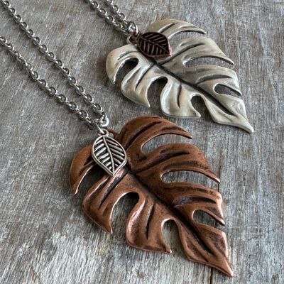 🇨🇦 Large Leaf Long Necklace (2 options)