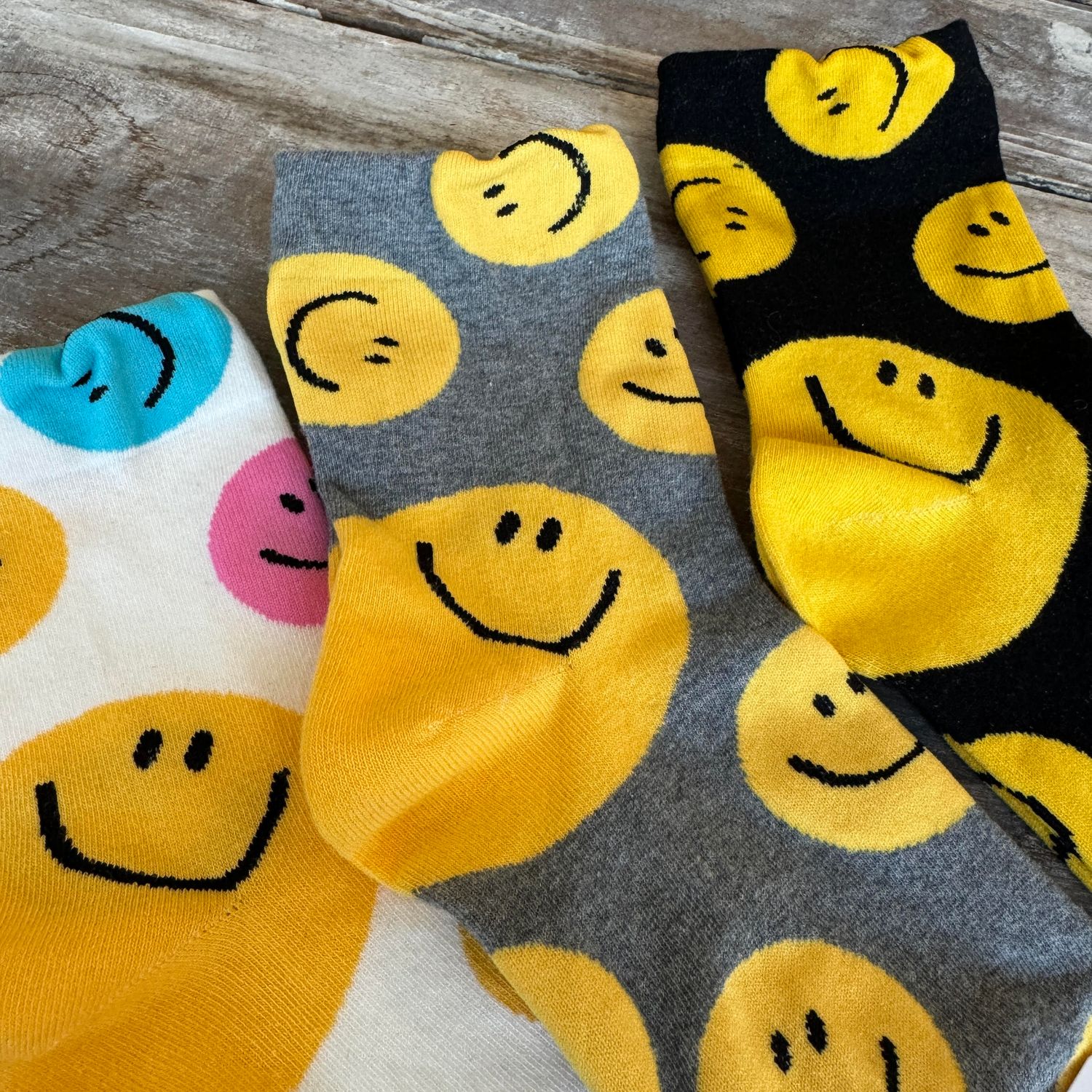 Women&#39;s Smile Socks (12 styles)