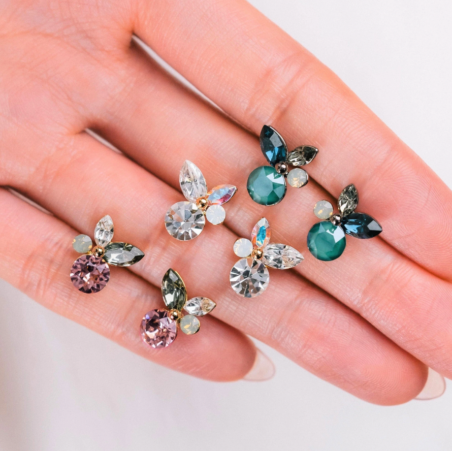 🇨🇦 Corsage Stud Earrings (3 colours)