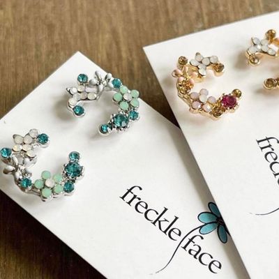 🇨🇦 Sparkly Crescent Studs,