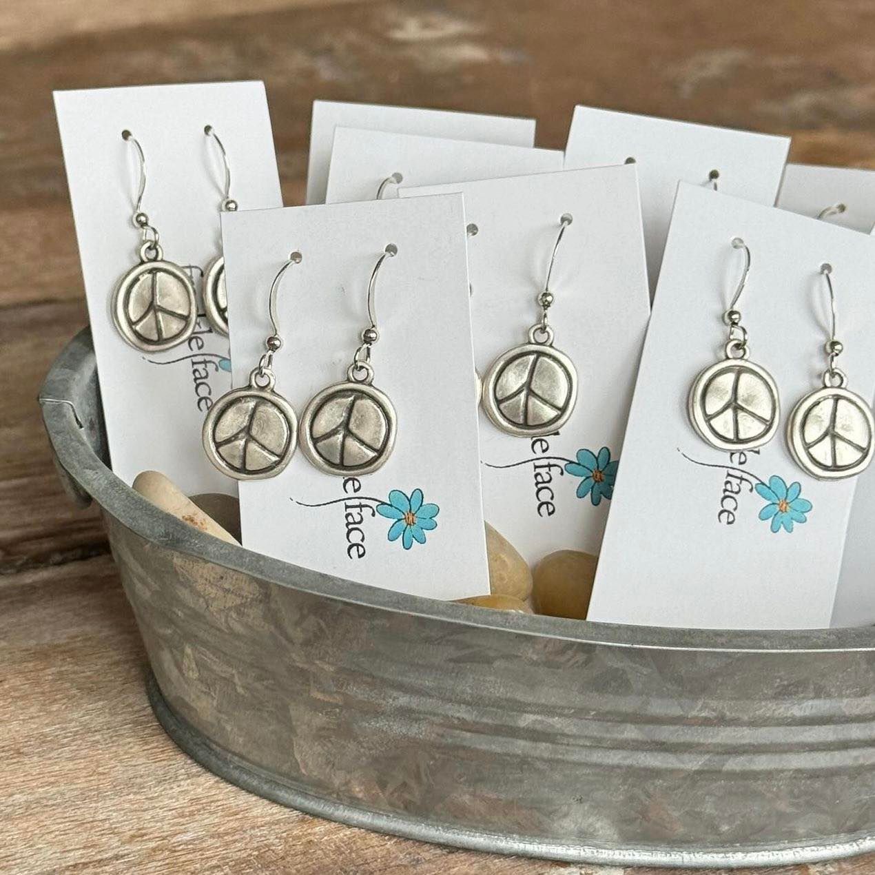 🇨🇦 Peace Earrings