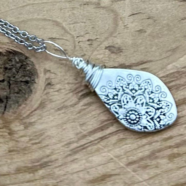 🇨🇦 Teardrop w/wire Necklace