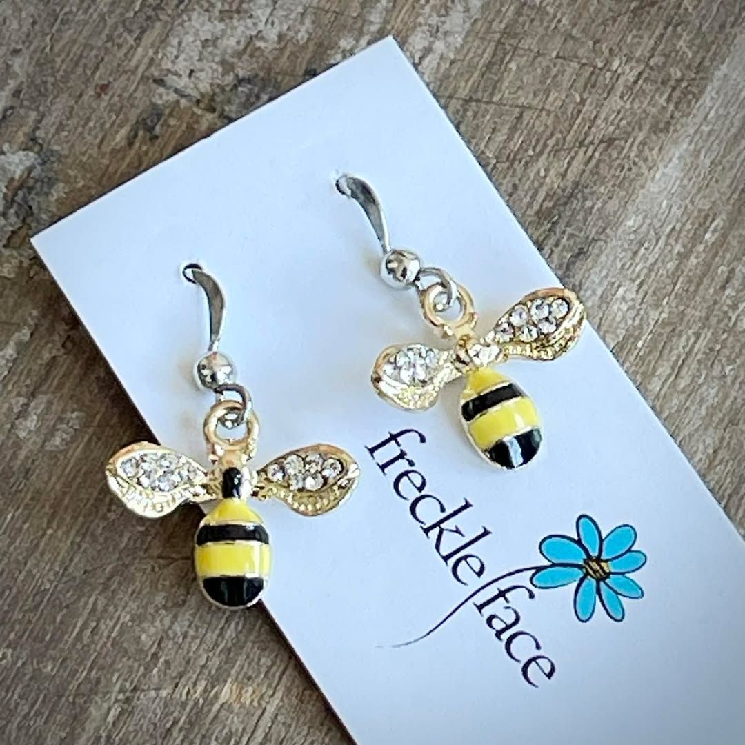 🇨🇦 Bumble Bee Earrings