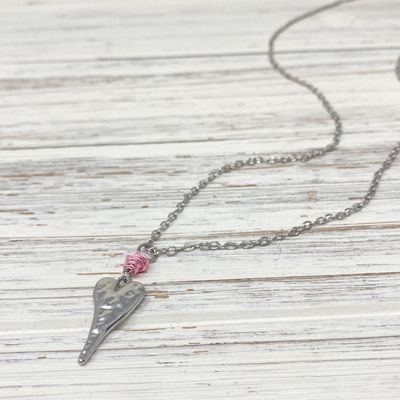 🇨🇦 Hammered Heart &amp; Wire Necklace, Pink