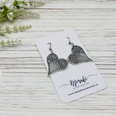 🇨🇦 Silver Floral Heart Earrings