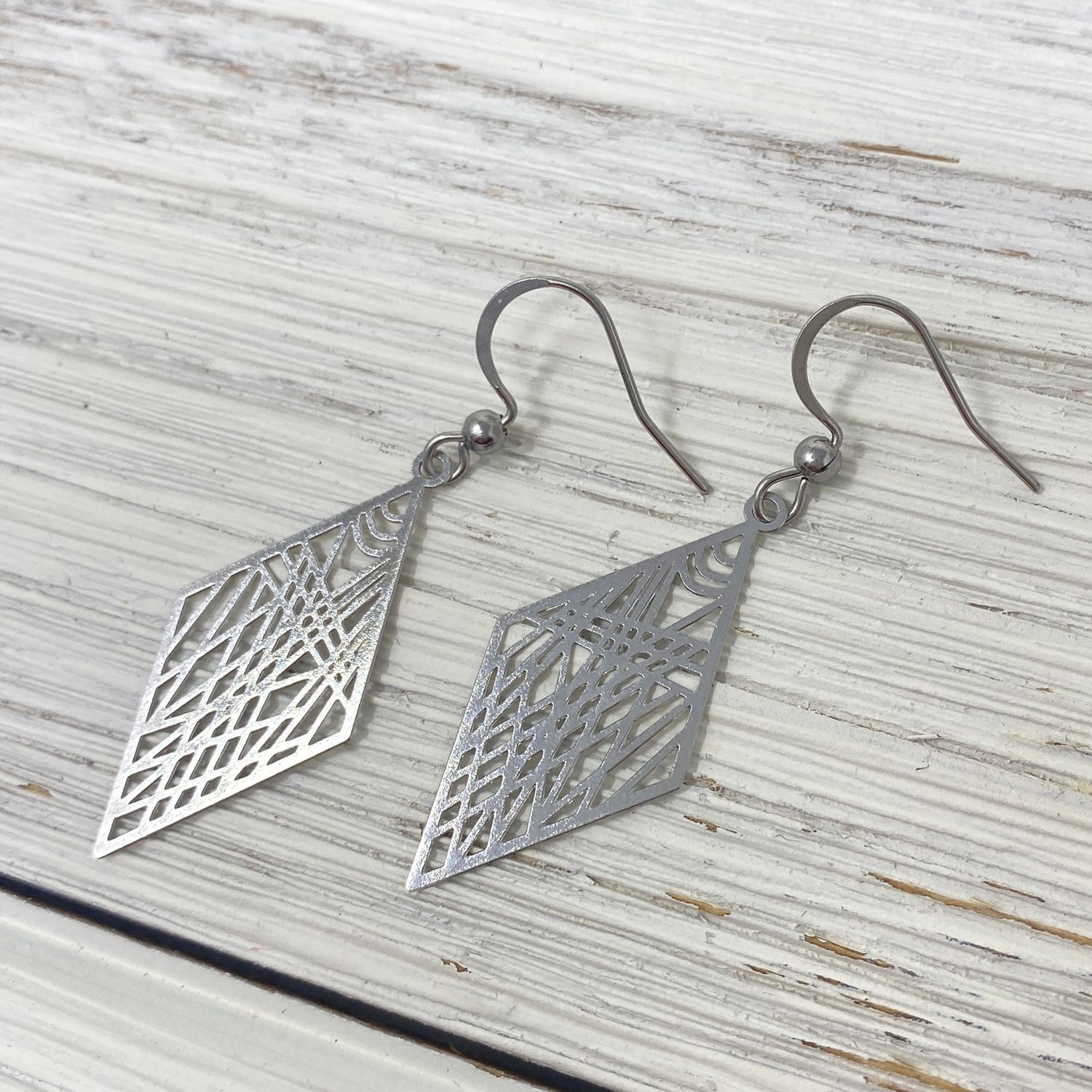 🇨🇦 Geometric Design Earring