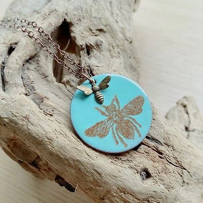 🇨🇦 Bee Necklace